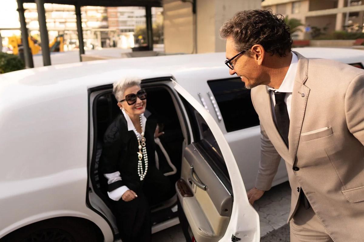 Why Airport Car Service Is a Better Choice Than Rideshare for Airport Transfers