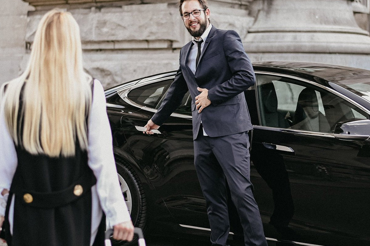 Complete Guide to FBO Airport Car Service for Private Jet Travelers